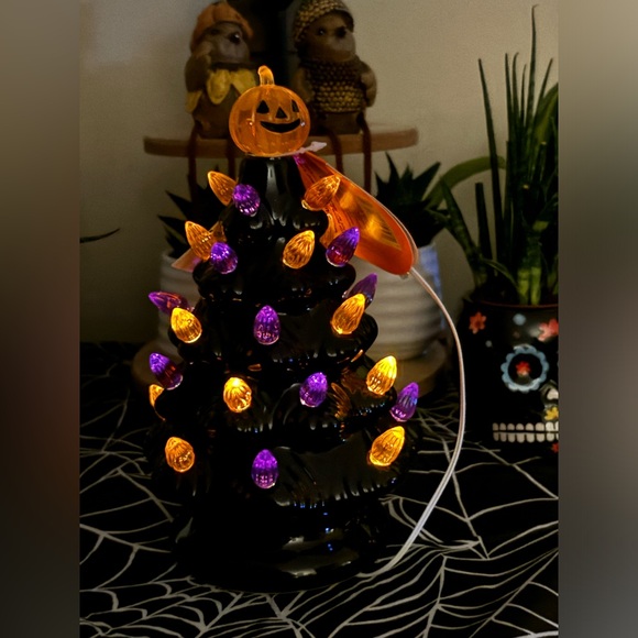 Light up Ceramic Halloween Tree - Picture 3 of 6